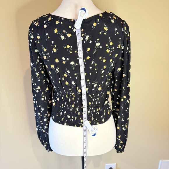 Love Tree Blouse Black & Yellow Floral Cropped Long Sleeve Women’s Sz S - Picture 5 of 10